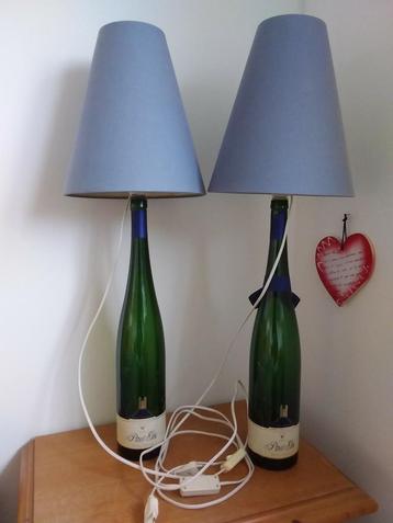 2 lampes de chevet ou d’appoint. HAUTEUR : 76 cm.