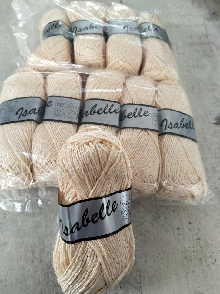 Isabelle wollen bal (10 parelgele ballen)., Hobby en Vrije tijd, Breien en Haken, Ophalen of Verzenden
