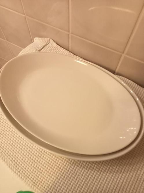 set van 2 ovale porseleinen borden/schalen, Huis en Inrichting, Keuken | Servies, Zo goed als nieuw, Bord(en), Effen, Porselein