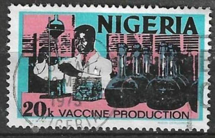 Nigeria 1973 - Yvert 291A - Vaccin produktie (ST), Postzegels en Munten, Postzegels | Afrika, Gestempeld, Nigeria, Verzenden