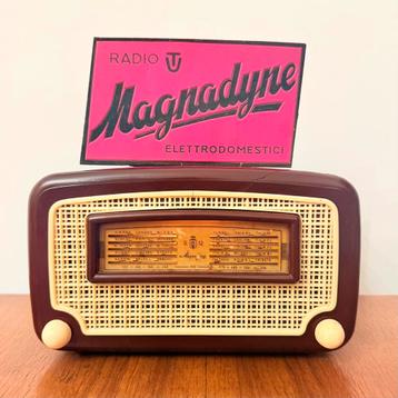 MINI BUIZENRADIO MAGNADYNE S12 BAKELIET ZELDZAAM RADIO ITALY beschikbaar voor biedingen