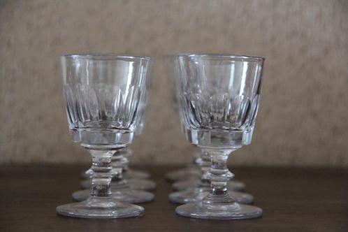 8 kleine kristallen glazen op een steel, Verzamelen, Glas en Drinkglazen, Gebruikt, Overige typen, Ophalen of Verzenden