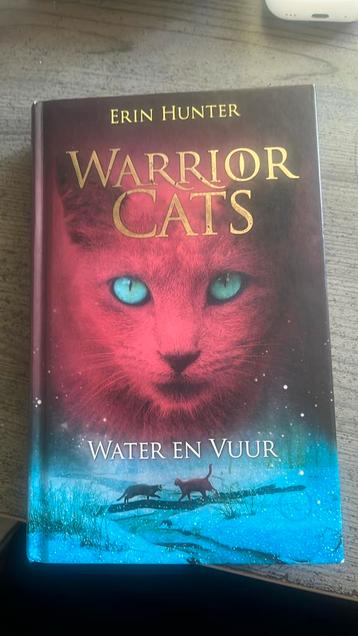Erin Hunter - Water en vuur beschikbaar voor biedingen