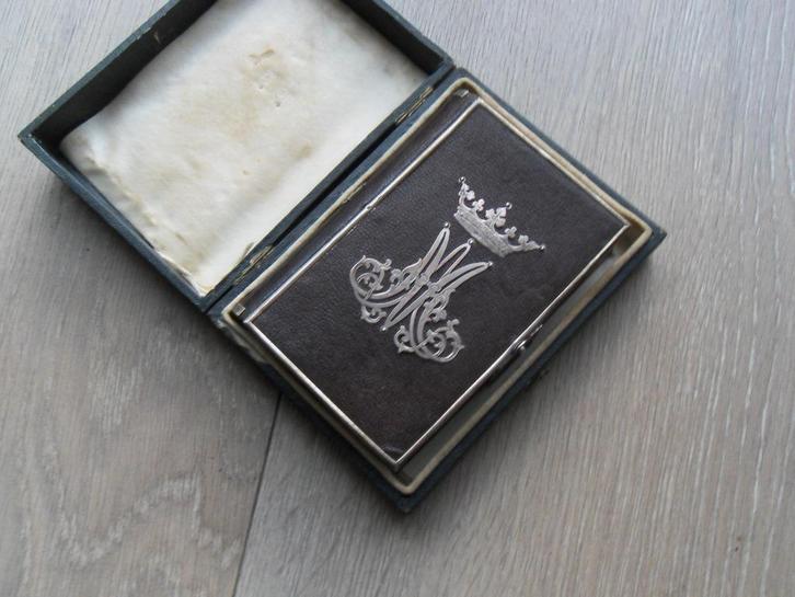 Antiek missaal uit 1860 versierd met zilver, Verzamelen, Religie, Zo goed als nieuw, Ophalen of Verzenden