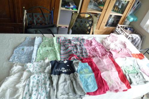 lot vêtements bébé fille 12 mois, Kinderen en Baby's, Babykleding | Baby-kledingpakketten, Zo goed als nieuw, Maat 80, Ophalen of Verzenden