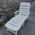 witte plastic ligstoel (x2), Tuin en Terras, Ophalen, Gebruikt, Plastic, Verstelbaar