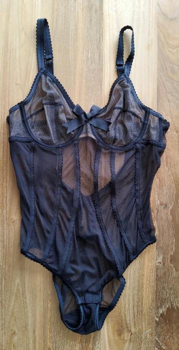 Corset en dentelle, désossage, Chantal Thomas, Chantal Thomas, Envoi, Body ou Corset