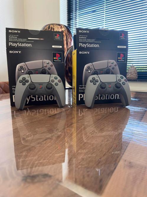 2 Ps5 Controllers 30th Anniversary, Games en Spelcomputers, Spelcomputers | Sony Consoles | Accessoires, PlayStation 5, Draadloos
