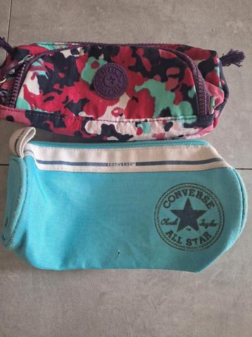 Trousse/ plumier kippling et Converse ( prix de 2) beschikbaar voor biedingen