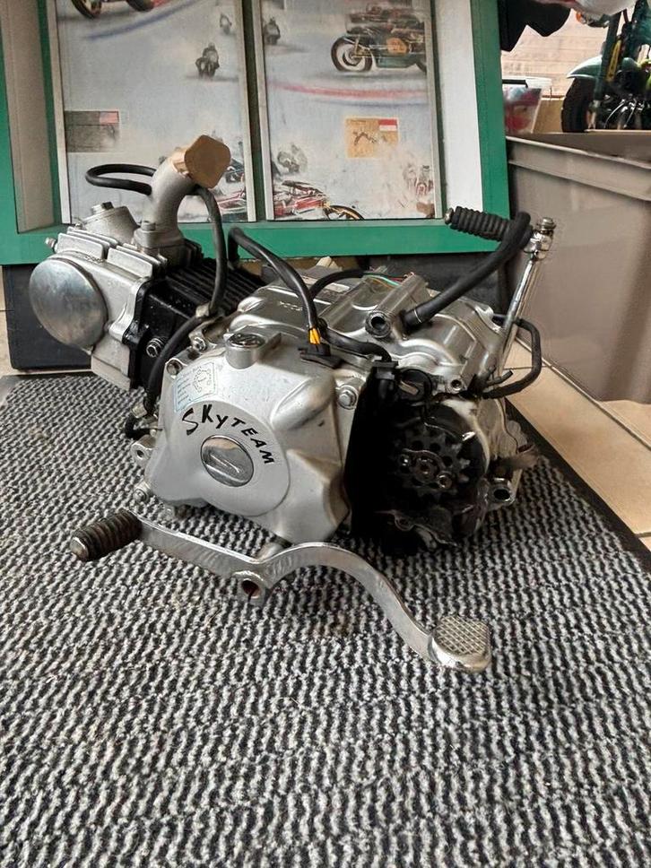Motorblok skyteam 50cc, Fietsen en Brommers, Brommeronderdelen | Algemeen, Zo goed als nieuw, Blok, Ophalen