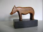 minimalistisch beeldje van een dier in massief hout, Antiek en Kunst, Kunst | Beelden en Houtsnijwerken, Ophalen of Verzenden