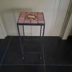 Bijzettafeltje in ijzer . 45 cm hoog en 20,5 cm x 20,5 cm ., Ophalen of Verzenden, Zo goed als nieuw