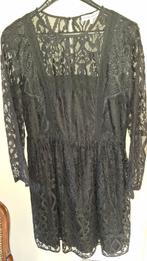 Mooi kanten zwart feestjurkje van Sylvian Heach in maat L, Ophalen of Verzenden, Zo goed als nieuw, Maat 42/44 (L), Zwart