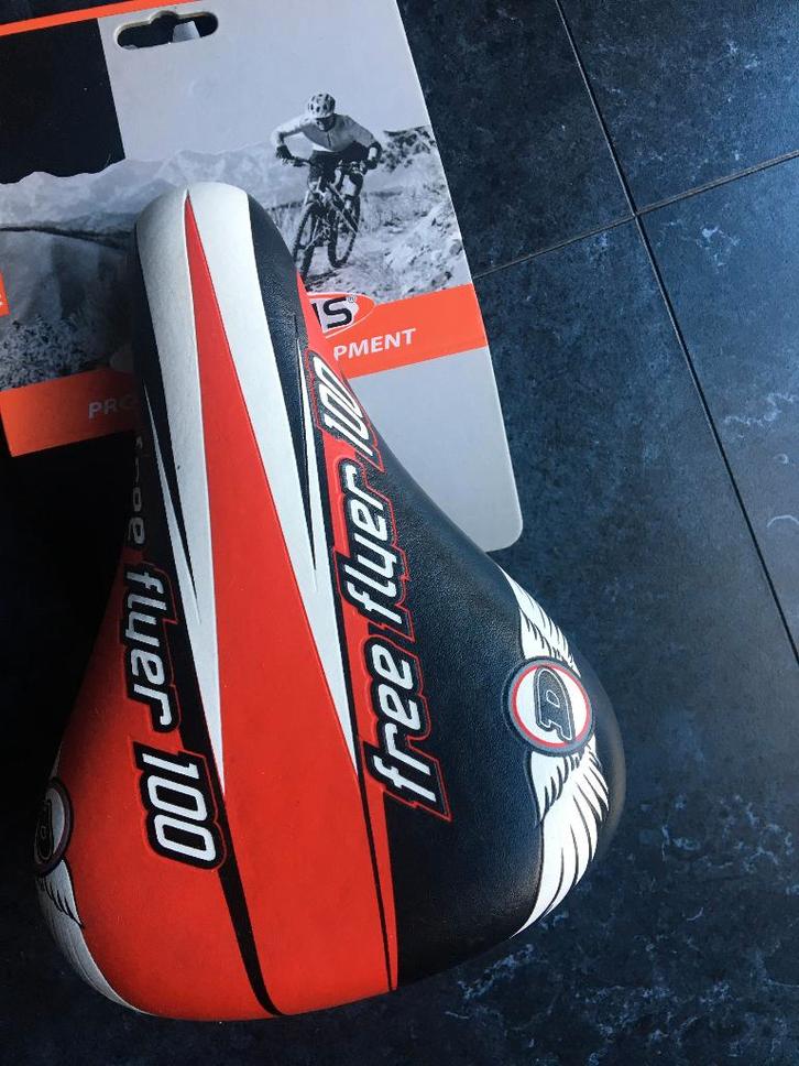 Zadel voor fiets 22 /-24 inch-NIEUW (3 stuks- per per stuk), Fietsen en Brommers, Fietsonderdelen, Nieuw, Zadel, Ophalen of Verzenden