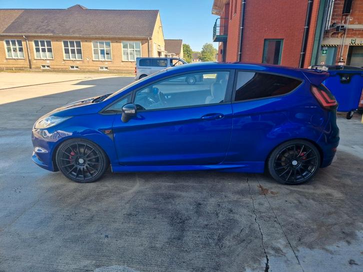Ford fiësta ST 1.6 2015 180k km/nieuwe distributieset / enz., Auto's, Ford, Particulier, Fiësta, ABS, Airbags, Airconditioning