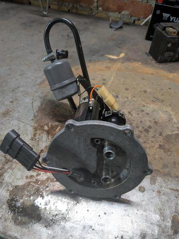 Ducati Monster benzinepomp 16021351A, compleet beschikbaar voor biedingen