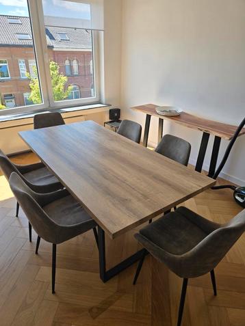 Table a manger beschikbaar voor biedingen