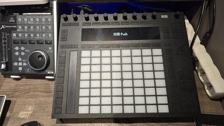 Ableton Push 2 met dustcover, Muziek en Instrumenten, Midi-apparatuur, Zo goed als nieuw, Ophalen of Verzenden