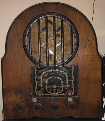 Oude radio beschikbaar voor biedingen