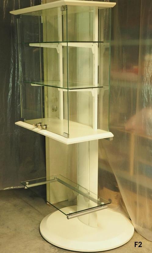 Witte glazen kast op moderne stalen voet, Antiek en Kunst, Kunst | Designobjecten, Ophalen