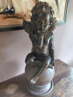 Sculptuur Standbeeld Beeldje Engel op Aarde Bol, Verzenden, Nieuw, Religie