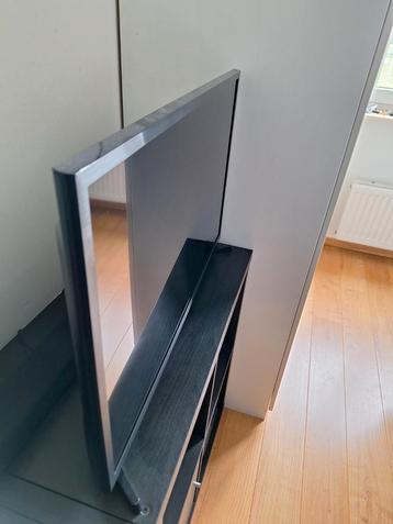 Samsung T5300 TV 32 inch + Samsung HW-T420 sound bar beschikbaar voor biedingen