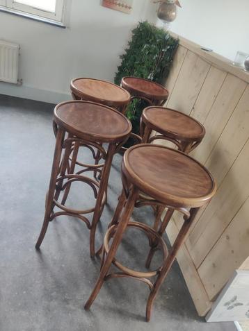 5 Houten barkrukken beschikbaar voor biedingen
