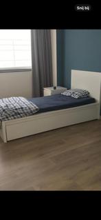 1 persoonsbed met 2 opberglades, lattenbodem en matras, Huis en Inrichting, Ophalen, Zo goed als nieuw