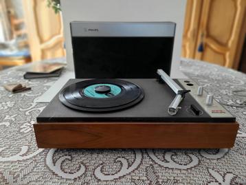 Tourne disque Philips vintage beschikbaar voor biedingen