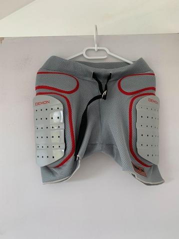 Crash pek broek beschikbaar voor biedingen