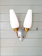 Vintage dubbele wandlamp in messing en opaline, 1950-60, Ophalen of Verzenden