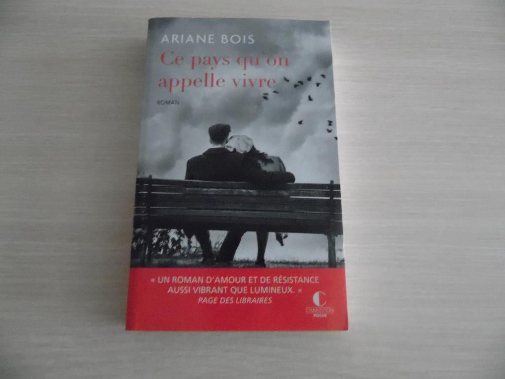 CE PAYS QU'ON APPELLE VIVRE       ARIANE BOIS, Enlèvement ou Envoi, Comme neuf, Europe autre, Ariane Bois