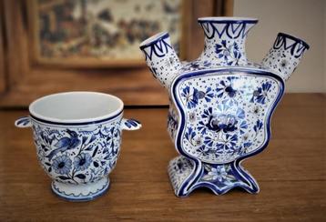  Antieke potdeksel en tulpenpot gesigneerd in Delft beschikbaar voor biedingen