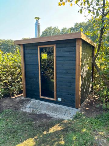 Herfstdeal! Thermowood buitensauna 200x200 met zwarte wanden beschikbaar voor biedingen