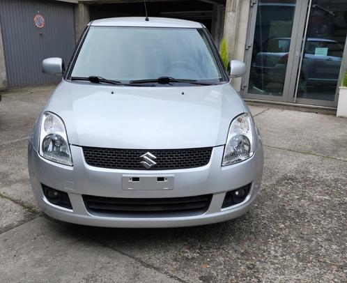 Suzuki swift automatique 10.2010 Essence 110 000 km Aircondi, Auto's, Suzuki, Particulier, Swift, Airconditioning, Alarm, Centrale vergrendeling