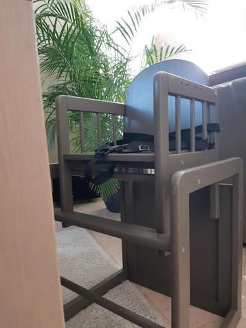 Houten kindereetstoel 2 in 1., Kinderen en Baby's, Ophalen, Zo goed als nieuw, Tafel(s) en Stoel(en)