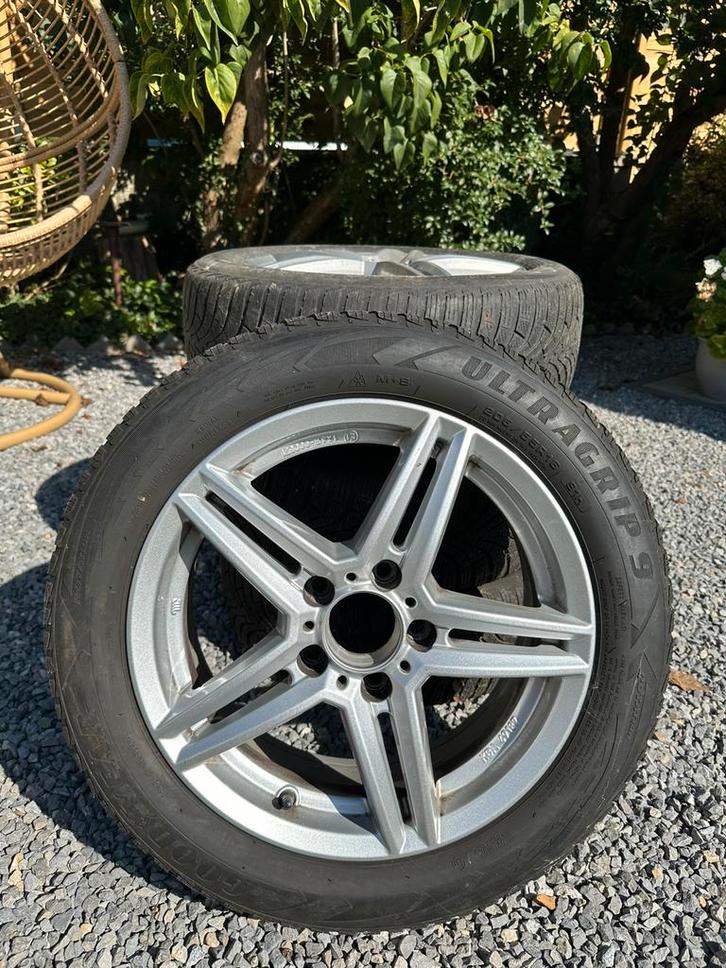 Kit hiver Ultragrip 9 en 205/55 R16 sur jantes Mercedes Cla, Auto-onderdelen, Banden en Velgen, Banden en Velgen, Winterbanden
