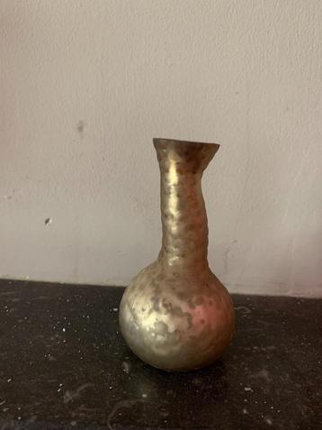 Gouden vaasje beschikbaar voor biedingen