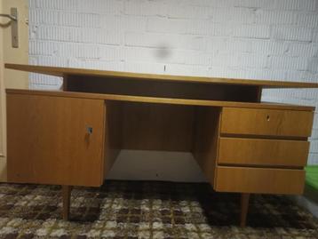 retro bureau jaren 60 beschikbaar voor biedingen