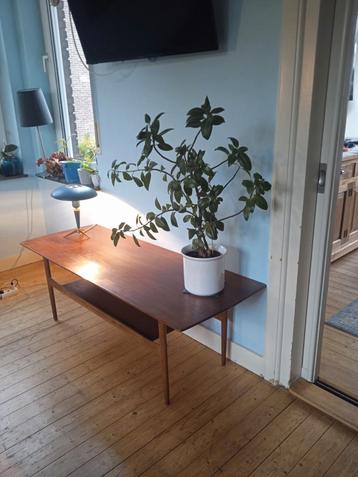 Table basse danoise vintage des années 1960, superbe table b disponible aux enchères