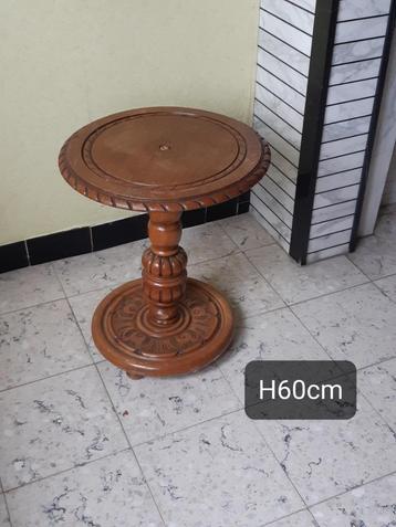 bijzettafel beschikbaar voor biedingen