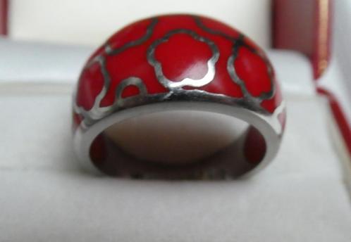 Bague Victoria, Bijoux, Sacs & Beauté, Bagues, Comme neuf, Femme, 20 ou plus grands, Rouge, Autres matériaux, Envoi