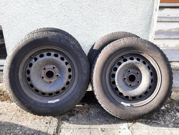 Set van 4 15 inch wintervelgen en banden beschikbaar voor biedingen
