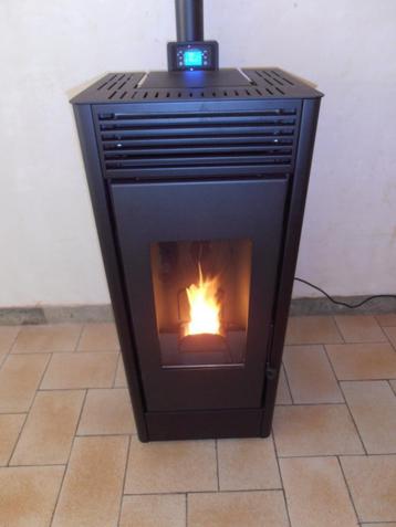 Poêle à pellets "Drizza" 10 kw/Caminetti Montegrappa (2021) beschikbaar voor biedingen