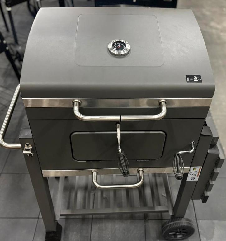 Houtskoolbarbecue met Smoke + Temperatuurmeter – Nieuw!, Tuin en Terras, Houtskoolbarbecues, Zo goed als nieuw, Met accessoires