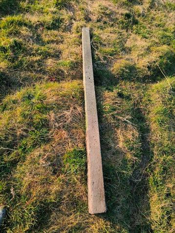 Betonnen weidepalen 2,20m beschikbaar voor biedingen