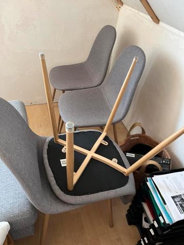 Stoelen (8 maal) beschikbaar voor biedingen