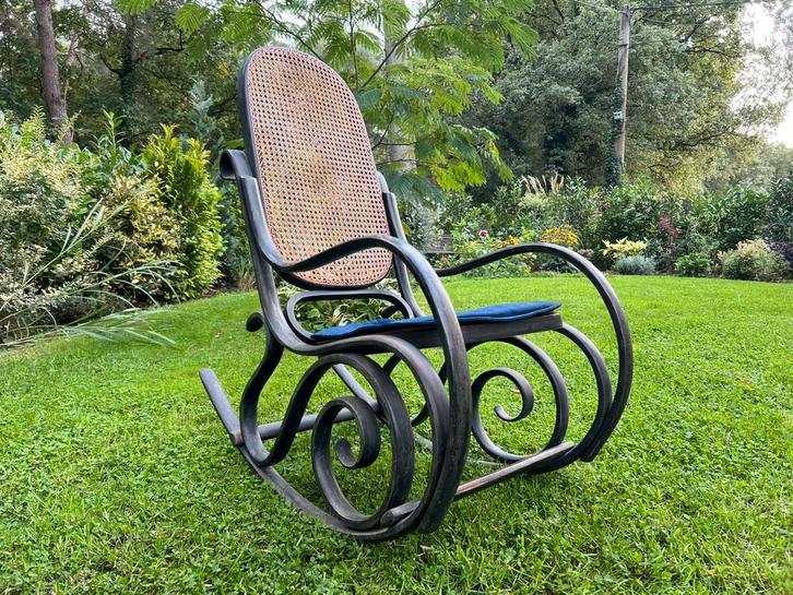 Vintage Tonet-stijl schommelstoel uit Italië, Antiek en Kunst, Antiek | Meubels | Stoelen en Sofa's, Ophalen