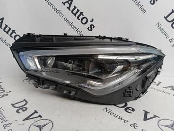 Koplamp links van een Mercedes CLA beschikbaar voor biedingen