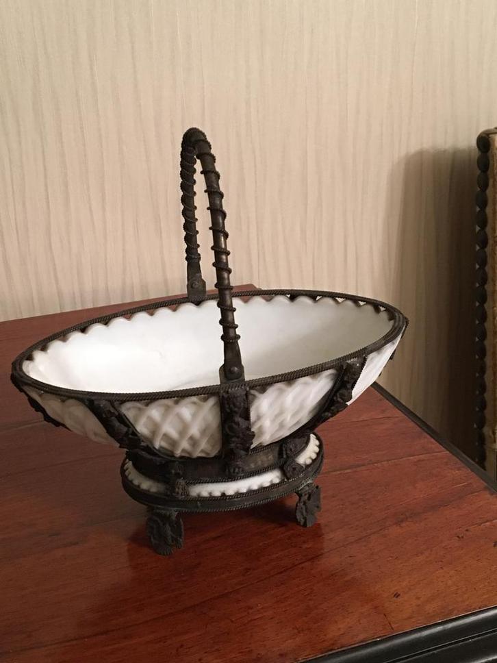 Vasque en opaline, Antiquités & Art, Antiquités | Verre & Cristal, Enlèvement ou Envoi